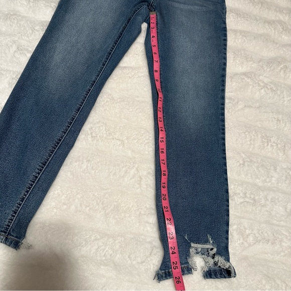 Woman’s Sofia Vergara Adora Curvy Girlfriend Crop Ankle Jeans Size 4 - Picture 11 of 14